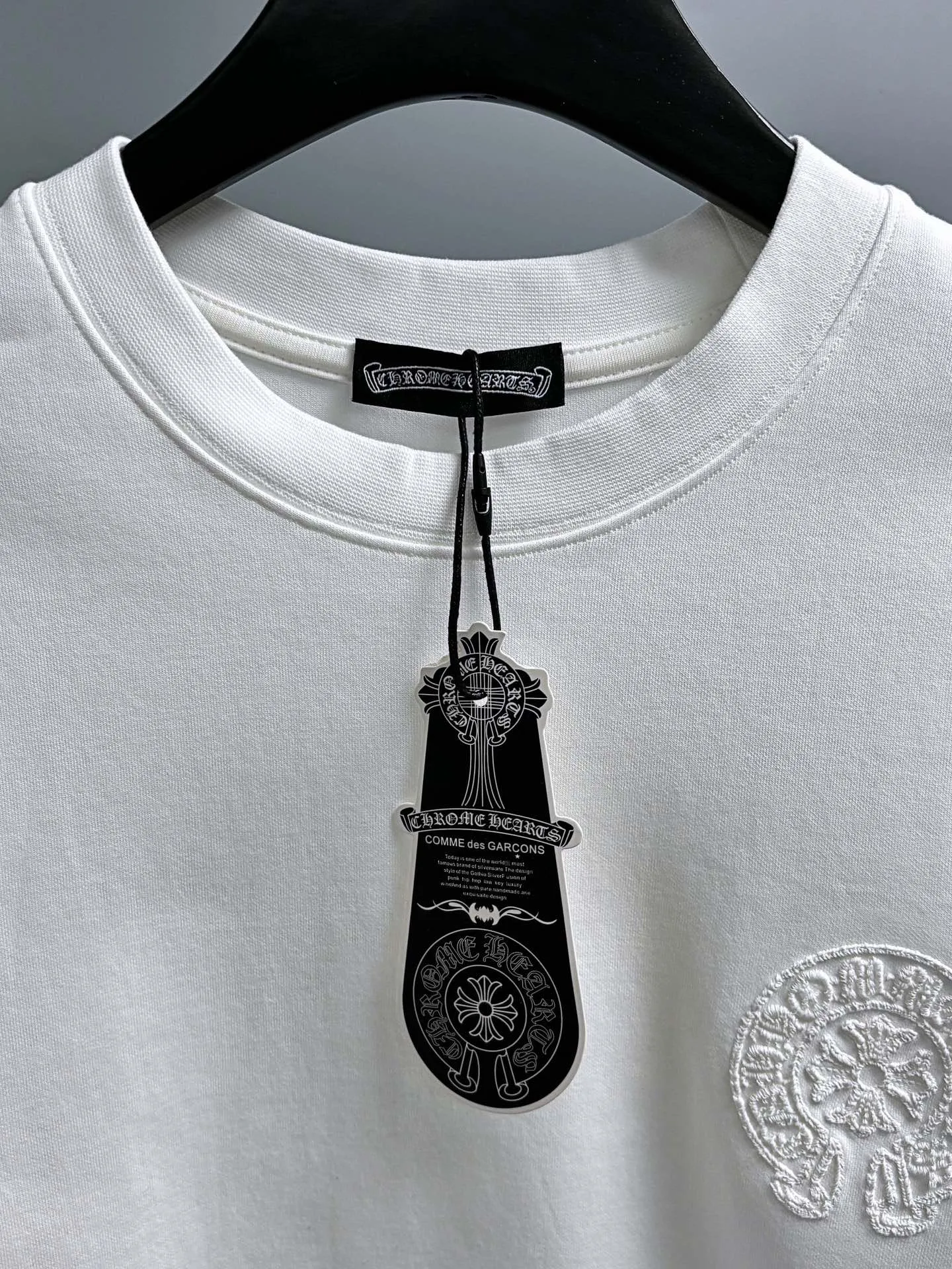 P190 Chrome Hearts* 2꯭0꯭2꯭5 new autumn and winter style ❤️ Original ⌚️ high version Chrome Hearts The fabric is made of 320 grams of high-density modal long-staple cotton. It does not deform or shrink. Process introduction: double thread movement. Chest. The back panel uses overlapping embroidery🪡 process➕the back panel towel rope embroidery process. Color: White SIZE: M-3XL